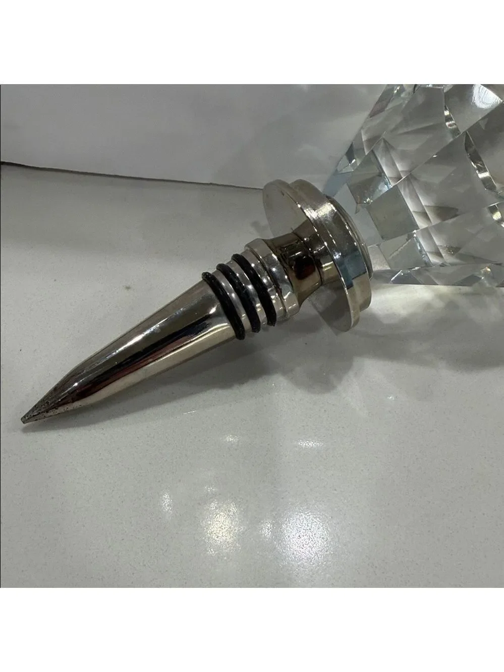Faceted Crystle Wine Bottle Stopper, Silver Base with 3 Black Rubber Rings